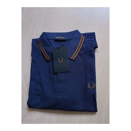Polo Fred azul marino rayas doradas oscuras